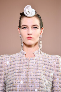 Giorgio+Armani+Prive+Runway+Paris+Fashion+RwoHMqMsddwx.jpg