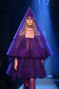 1523243737_JeanPaulGaultierRunwayParisFashionWeekwfWwOwz5qNPx.thumb.jpg.1c1107e38fee766326e5738584346c6c.jpg