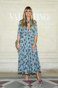 Heidi+Klum+Valentino+Front+Row+Paris+Fashion+JPmEPwUd6XGx.jpg