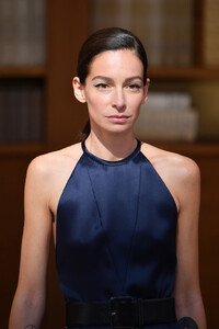 1531458264_ChanelRunwayParisFashionWeekHauteCouture6YRiARRb1VWx.thumb.jpg.3d69d72776f424d5f4a4fb8b66154ef8.jpg