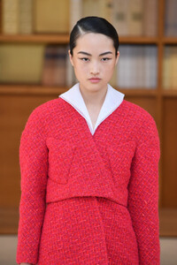 1543276526_ChanelRunwayParisFashionWeekHauteCouture_LFKaS-PGO5x.thumb.jpg.3e14b21f9a95e5a7fd6d6157f6666f22.jpg