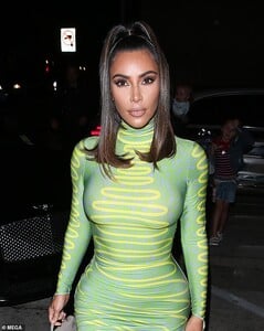 15434996-7197261-Makeup_mogul_Earlier_on_Saturday_Kim_promoted_the_body_collectio-a-1_1561882211910.jpg