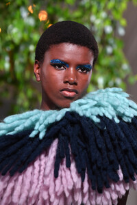 1545620246_ValentinoRunwayParisFashionWeekHauteJQs_KndYLljx.thumb.jpg.d2c907152ef872710138ee6fc12b8d17.jpg