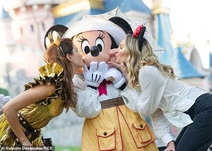 15493518-7201719-Kisses_The_pair_posed_with_Minnie_Mouse_who_was_dressed_in_a_spe-a-27_1562003157276.jpg