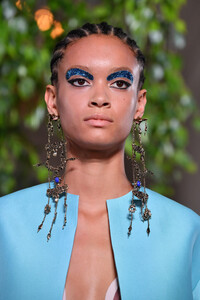 156764937_ValentinoRunwayParisFashionWeekHaute9I--cw9yAc7x.thumb.jpg.139b69a82628b53720ea05075984d50b.jpg
