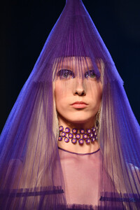 1568434172_JeanPaulGaultierRunwayParisFashionWeekEgt8idifQQcx.thumb.jpg.b0c6bb5db4b2e96351ee8da8329aebff.jpg