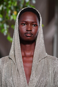 1589870706_ValentinoRunwayParisFashionWeekHautedl7TKIMdJ-Ux.thumb.jpg.a43c923ec6baf892cb8e1841ee985b37.jpg