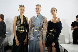 1591475852_elie-saab-hc-bks-m-rf19-0569(1).thumb.jpg.e716c858af70d1843479484b82c960c5.jpg