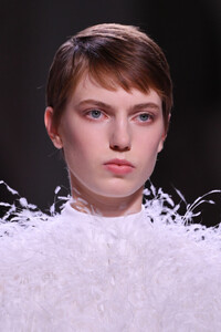 1603832544_GivenchyRunwayParisFashionWeekHauteCoutureAF-HEB_-yPdx.thumb.jpg.d35d21784c8f8e23a09200abd4974473.jpg