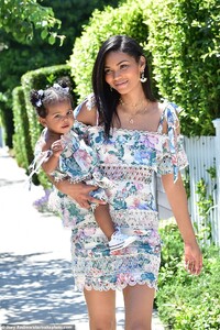 16119438-7253163-Twinning_The_pair_twinned_in_floral_patterned_dresses_that_had_o-a-4_1563299421251.jpg