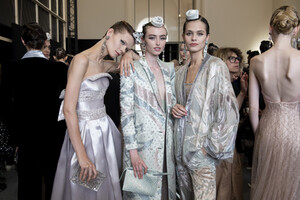1627419348_armani-prive-hc-bks-v-rf19-4427(1).thumb.jpg.1d40d2403025e384be6d010c05d7438d.jpg