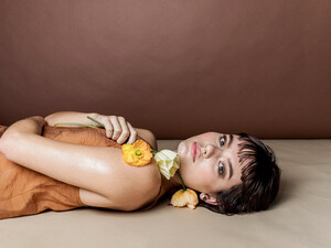1639805202_benholtropselvafashionfloralstyling493.thumb.jpg.bc91c4e5f2c3fb559dff229343d9cb0f.jpg