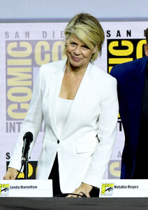 Linda+Hamilton+2019+Comic+Con+International+makPlycPas-x.jpg