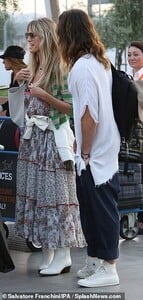 16580026-7293401-Arrivals_The_pair_looked_happy_as_they_geared_up_for_the_second_-m-42_1564273539079.jpg