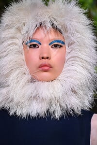 1658408951_ValentinoRunwayParisFashionWeekHauter6qYo18F-h7x.thumb.jpg.1bcb766699d430e0168e6e8cf0180d38.jpg