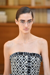 1660714700_ChanelRunwayParisFashionWeekHauteCoutureGejyobAeG45x.thumb.jpg.f0982c3ca7c0d3aae8842a23ea14b6f5.jpg