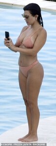 16644422-7298503-Moving_on_Scott_is_now_dating_Sofia_Richie-a-225_1564428127643.jpg