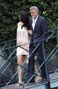 16645660-7298671-Relaxed_The_couple_who_tied_the_knot_in_September_2014_looked_re-a-61_1564429904156.jpg
