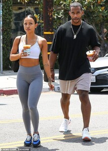 16652446-7299419-Coffee_time_Karrueche_Tran_and_her_longtime_boyfriend_Victor_Cru-m-12_1564454961490.jpg