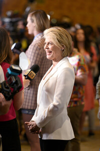 Linda+Hamilton+Terminator+Dark+Fate+Red+Carpet+Em-nfYytlLOx.jpg