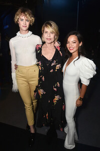 Linda+Hamilton+CinemaCon+2019+Paramount+Pictures+mNGUCLCqaOmx.jpg