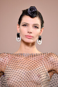 172830266_GiorgioArmaniPriveRunwayParisFashionT8iNildAYnlx(1).thumb.jpg.5f6b4e2db1f1485ce8396d534d04c425.jpg