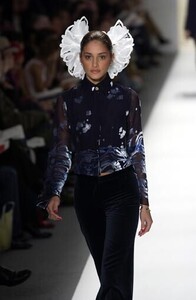 1741808442_alice-roi-fw-2002(5).thumb.jpg.38979a44730538cbc0d4c8df60975a22.jpg