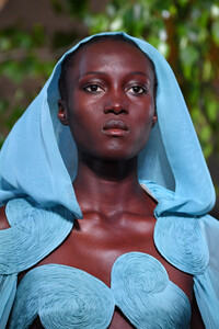 1744140815_ValentinoRunwayParisFashionWeekHautevR7223VP51vx.thumb.jpg.3bbdc68ef5dda7ebd13237c5a181f702.jpg
