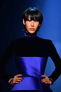 1745878045_JeanPaulGaultierRunwayParisFashionWeekeBEVlRDHSOnx.thumb.jpg.7a4c44caad30e811d764b3c69d4f635f.jpg