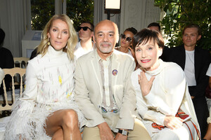 Kristin+Scott+Thomas+Valentino+Front+Row+Paris+c_miCQITC6Lx.jpg