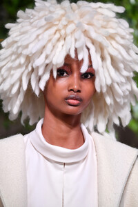 175567006_ValentinoRunwayParisFashionWeekHautePKgptIkKRfZx.thumb.jpg.38edc5e6580476f96c3285defd017b5f.jpg