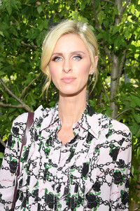 Nicky+Hilton+Valentino+Front+Row+Paris+Fashion+mCcedScqE6kx.jpg