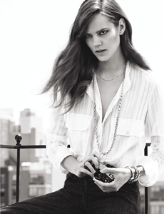 1769690681_Lindbergh_Tiffany__Co._Spring_Summer_2015_02.thumb.png.698281510d57faa336b38c52db8c3a91.png