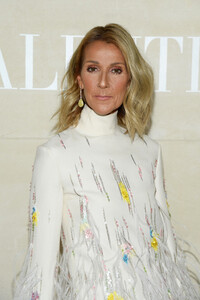 Celine+Dion+Valentino+Front+Row+Paris+Fashion+ZzLlACrtWb3x.jpg