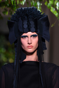 1779855234_ValentinoRunwayParisFashionWeekHauteXIb1Tb6sgdEx.thumb.jpg.7f4a65ff3f8c99a5479d5d1fa43a0410.jpg