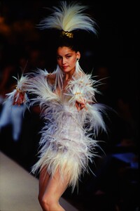 1799188496_ysl-hc-ss-2001(3).thumb.jpg.e32a02efa73423d480135073b40ea2cc.jpg