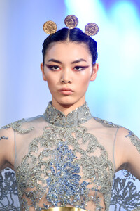 1810899822_ElieSaabRunwayParisFashionWeekHautelcCryFTE0Smx.thumb.jpg.fa5f0c4d2c0ba7a3460c253b9fb656f9.jpg