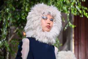 1814744806_ValentinoRunwayParisFashionWeekHauteIc-Viwah3_ox.thumb.jpg.53e54636d02d2f3f7d96c62fd311863d.jpg
