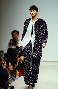 1959774487_niki(6).thumb.jpg.a3991ca01bd90ab442242348a804e59a.jpg