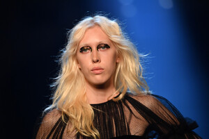 1983534903_JeanPaulGaultierRunwayParisFashionWeekzBeI3lAgPHtx.thumb.jpg.84858f664c52839eee07c2a7699ec9a6.jpg