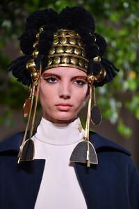 1998429912_ValentinoRunwayParisFashionWeekHautejTe-XJy9Z63x.thumb.jpg.b1c0e9b6fa0679713294cdc0ab6dca01.jpg