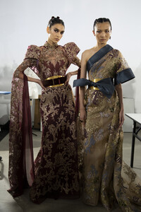 2011359006_elie-saab-hc-bks-m-rf19-0583(1).thumb.jpg.ea3e024af921676a226a90159212aed6.jpg