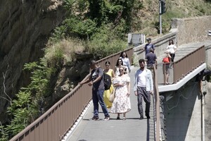        gom250719BZNimage120.jpg