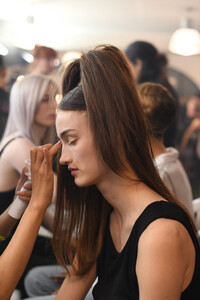 2020274556_JeanPaulGaultierBackstageParisFashionQZqqMlnhG7Vx.thumb.jpg.741defee6ac853ed3b3011e05df89c4d.jpg