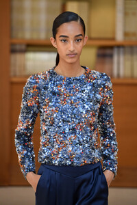 2025661027_ChanelRunwayParisFashionWeekHauteCoutureXYv3jhikJ6Tx.thumb.jpg.cb7ac1ac264a7e9c50a03e24bf5ba86d.jpg
