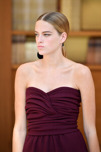 2065435038_ChanelRunwayParisFashionWeekHauteCoutureqjq00fjAC6_x.thumb.jpg.670d729c07a045deec5730684e6f90d2.jpg