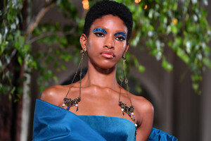 2068549748_ValentinoRunwayParisFashionWeekHautej8MRFtKQeOlx.thumb.jpg.a0b7c9f54b57473e866df191cf3e5ef7.jpg