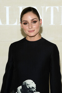 Olivia+Palermo+Valentino+Front+Row+Paris+Fashion+1cF77eaJ-Mwx.jpg