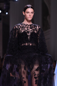 2116930759_GivenchyRunwayParisFashionWeekHauteCouturenL61XluuWzdx.thumb.jpg.c60daf580cce3c828e7d72d261255a29.jpg