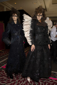 2121492710_viktor-e-rolf-hc-bks-v-rf19-5861(1).thumb.jpg.93c0b9f00fb5cb7363ca13fc9018da1b.jpg